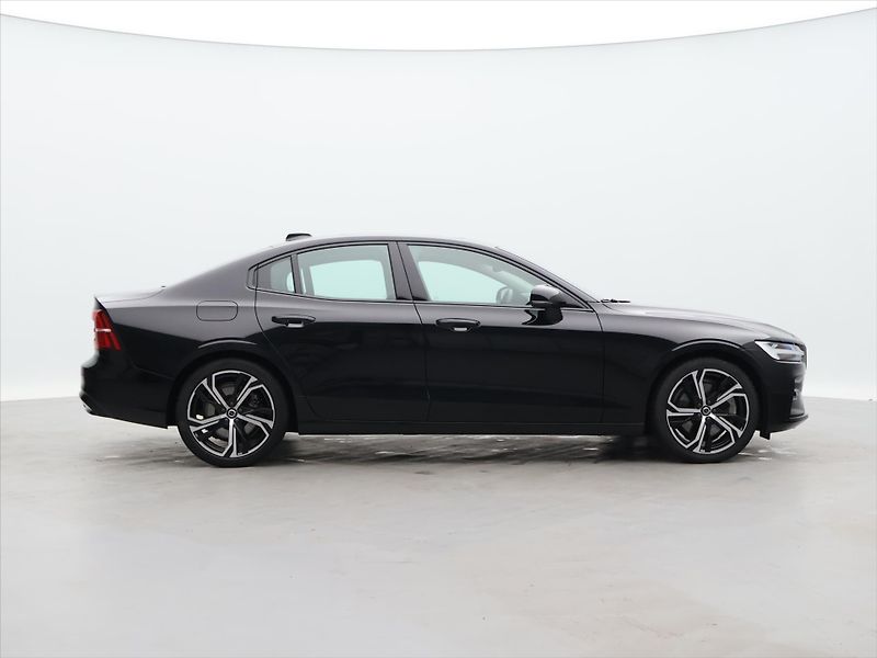 Volvo S60 2,0 B5 184kW AWD Ultimate Dark - fotka 8 z 29
