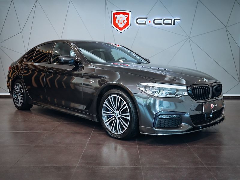 BMW Řada 5 530d xDrive M-paket 195 kW - fotka 2 z 28