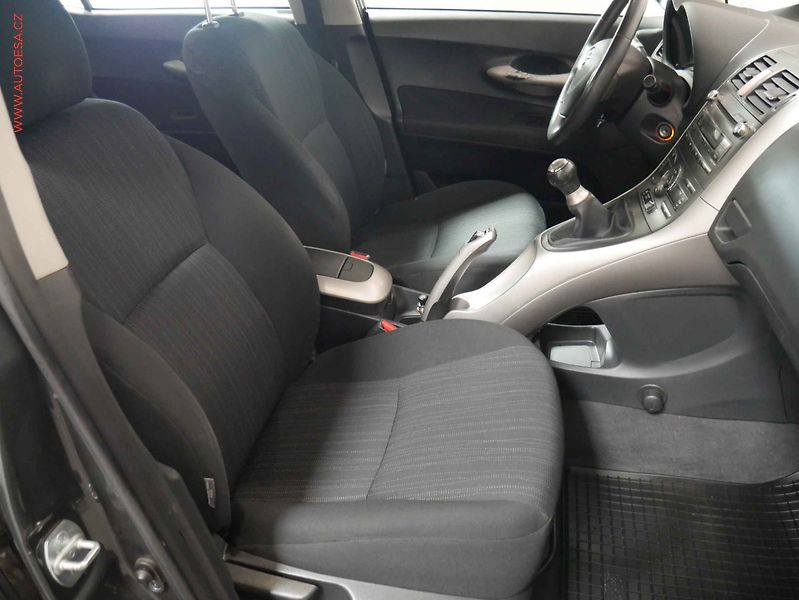 Toyota Auris (2007) 1.6 VVT-i, ČR, AC - fotka 12 z 20