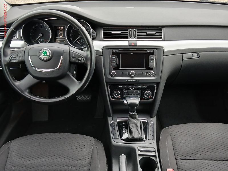 Škoda Superb (2011) 2.0TDi, DSG, výhřev sed. - fotka 8 z 21