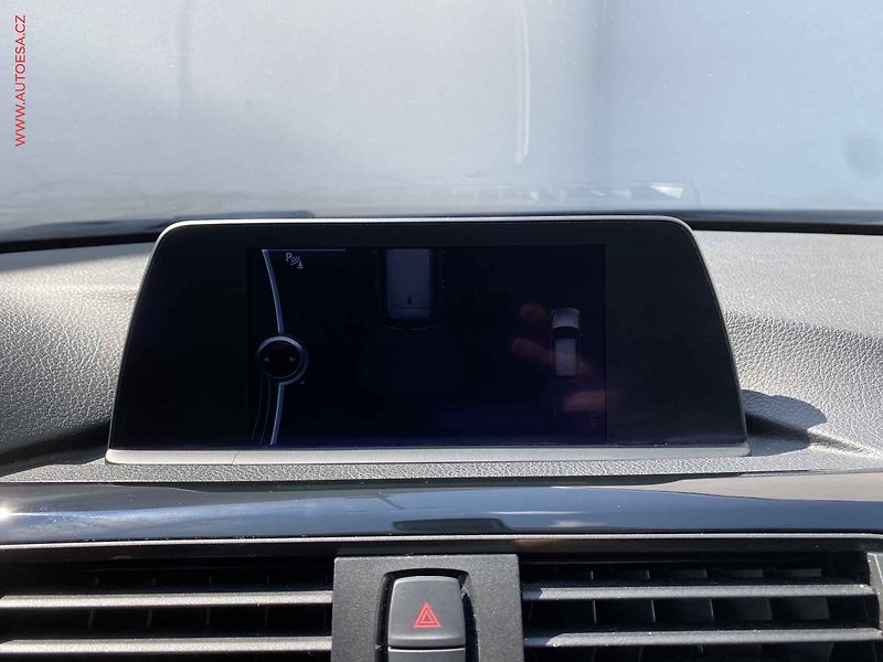 BMW Řada 3 (2012) 2.0i 320i, AC, navi, park - fotka 19 z 19