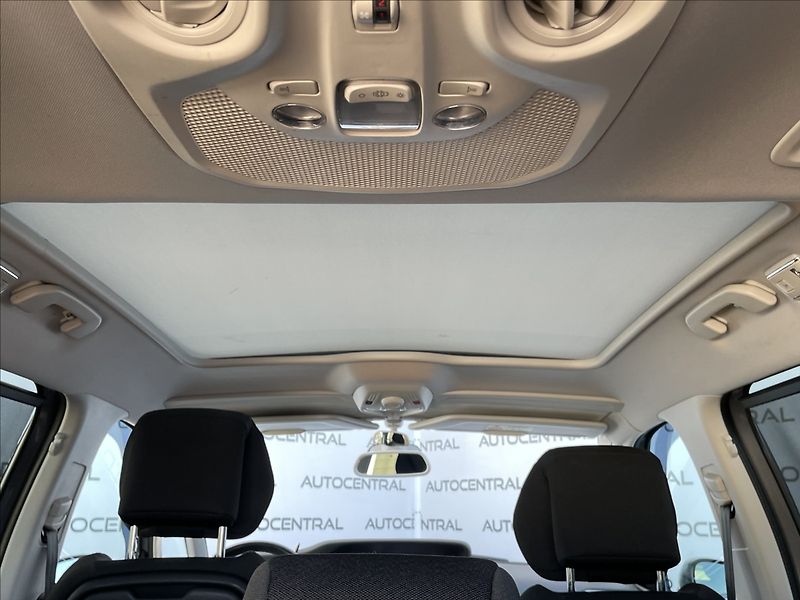 Citroën C4 Picasso 1,6 i,121kW,7míst - fotka 22 z 31
