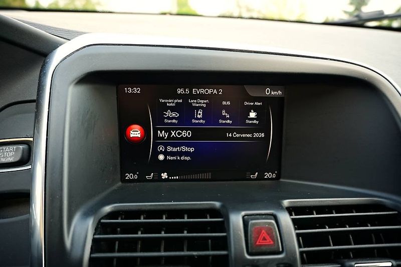 Volvo XC60 (2017) R-DESING 2,4 D4 140 kW - fotka 42 z 57