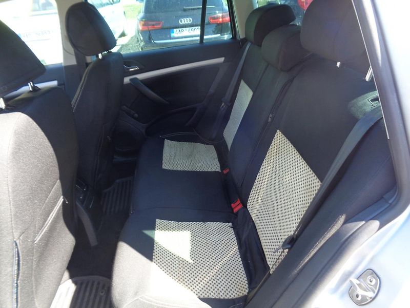 Škoda Octavia 1,6 MPI - fotka 15 z 16