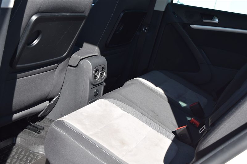 Volkswagen Tiguan 1,4 TSI 90KW BI-XENON PANORAMA - fotka 15 z 44