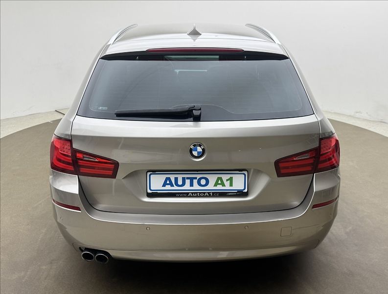 BMW Řada 5 3,0 30d 4X4 DPH LED KŮŽE TAŽNÉ - fotka 5 z 38