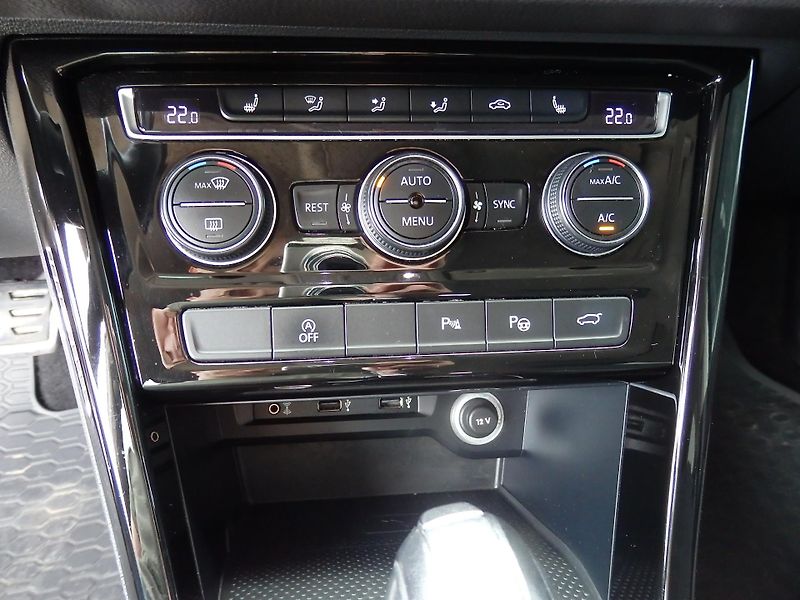 Volkswagen Touran 2,0 TDI 140kW HIGHLINE,DSG LED - fotka 22 z 27