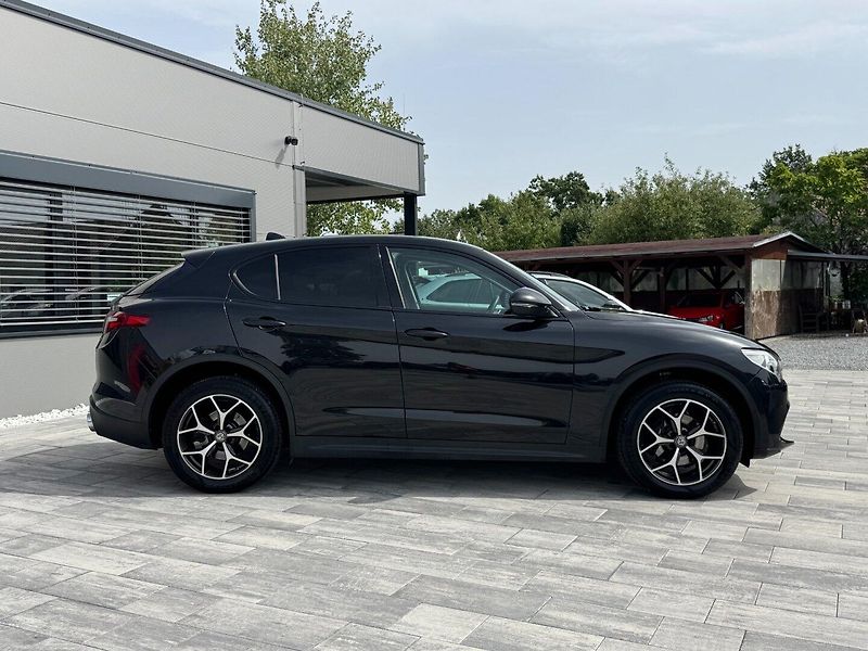 Alfa Romeo Stelvio (2018) 2.0 T 206 KW Q4 AT ZF8 SUPER - fotka 4 z 31