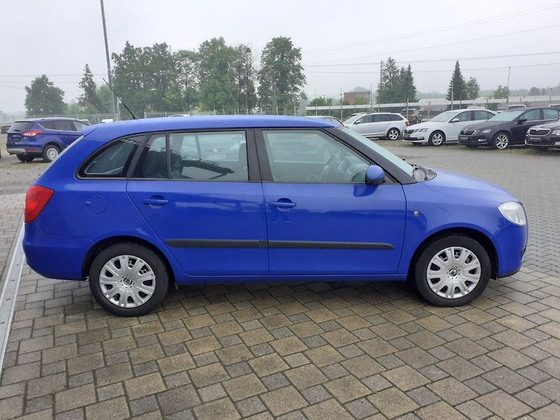 Škoda Fabia (2009) KOMBI 1.4 16V - fotka 3 z 38