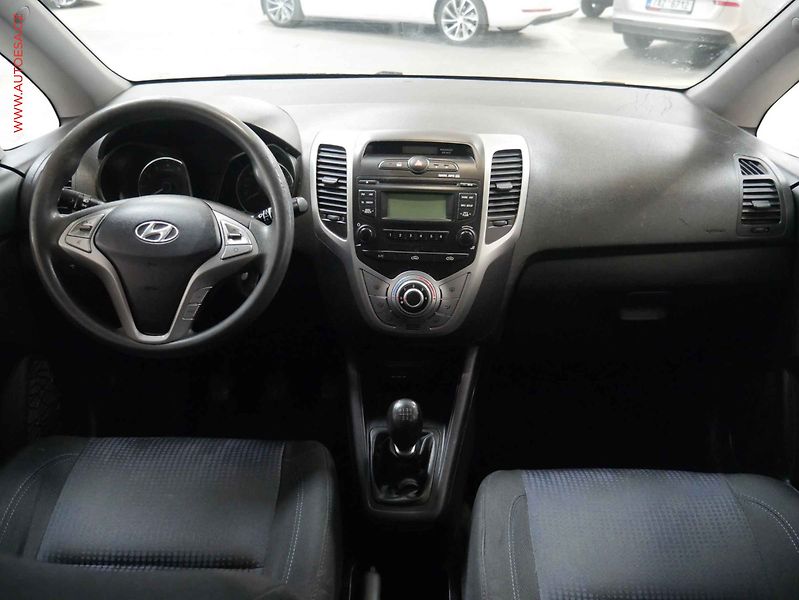 Hyundai ix20 (2011) 1.4i, ČR, AC, park.asist - fotka 8 z 17