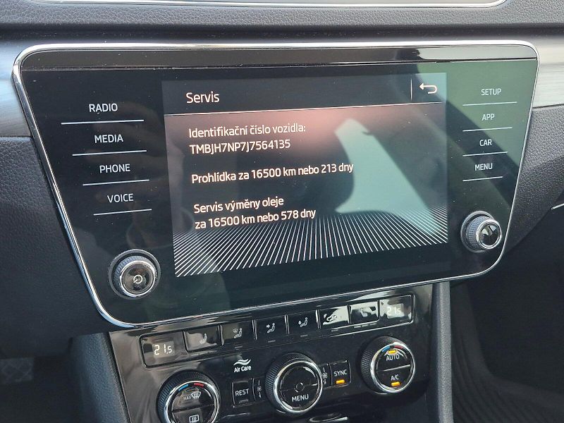 Škoda Superb (2018) Style 2.0 TDI 110kW Combi - fotka 18 z 29