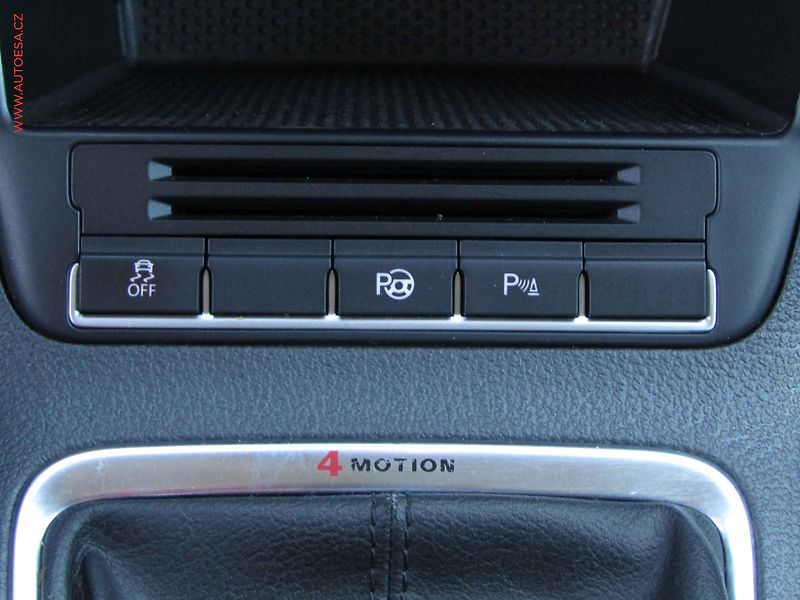 Volkswagen Tiguan (2010) 2.0TDi 4Motion, AC, tažné - fotka 12 z 16