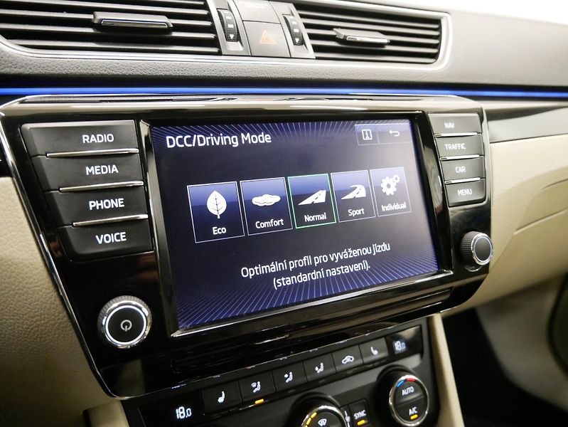 Škoda Superb - fotka 19 z 25