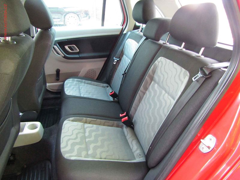 Škoda Fabia (2010) 1.2 i, AC, park.čidla - fotka 10 z 15
