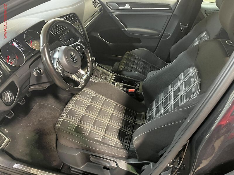 Volkswagen Golf (2016) 2.0 TDi, GTD, bixen, navi - fotka 9 z 17