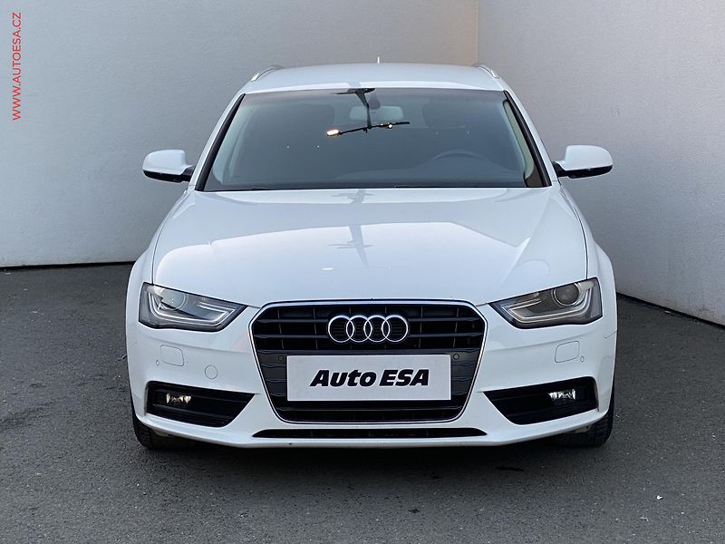 Audi A4 (2014) 2.0 TDi, Ambiente, bixen - fotka 2 z 17