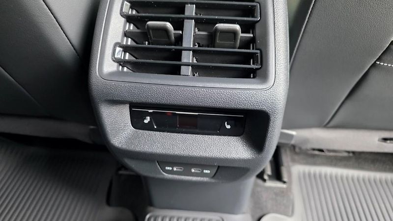 Volkswagen Tiguan (2024) 2.0TDI 142kW 4x4 DSG7 Rline TZ - fotka 17 z 50
