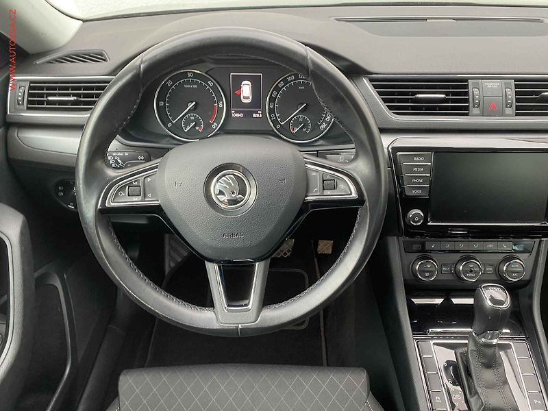Škoda Superb (2015) 2.0 TDi, Style, DSG, bixen - fotka 11 z 20