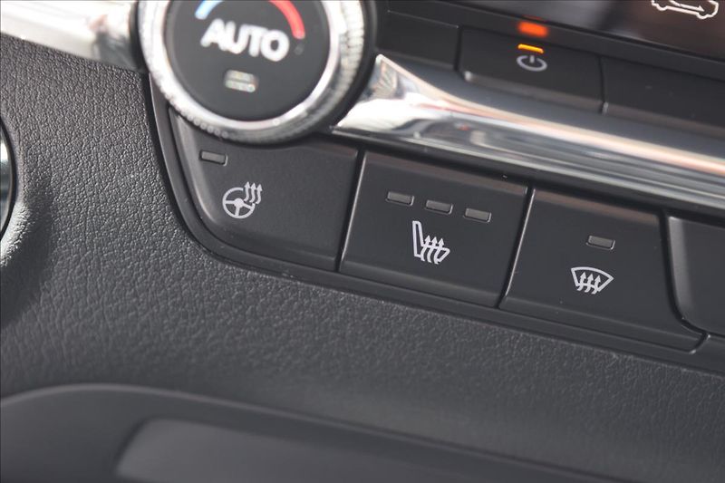 Mazda 3 2,0 i 90KW NÍZKÉ KM KUŽE ALU - fotka 48 z 55