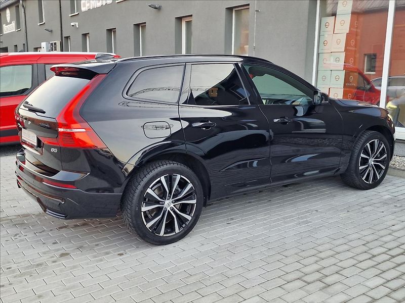Volvo XC60 B5 184kW Plus Dark Auto,1.Maj - fotka 11 z 50