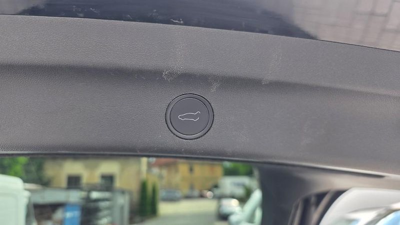 Tesla Model Y (2023) Long Range AWD DE SoH 92,9% - fotka 11 z 36