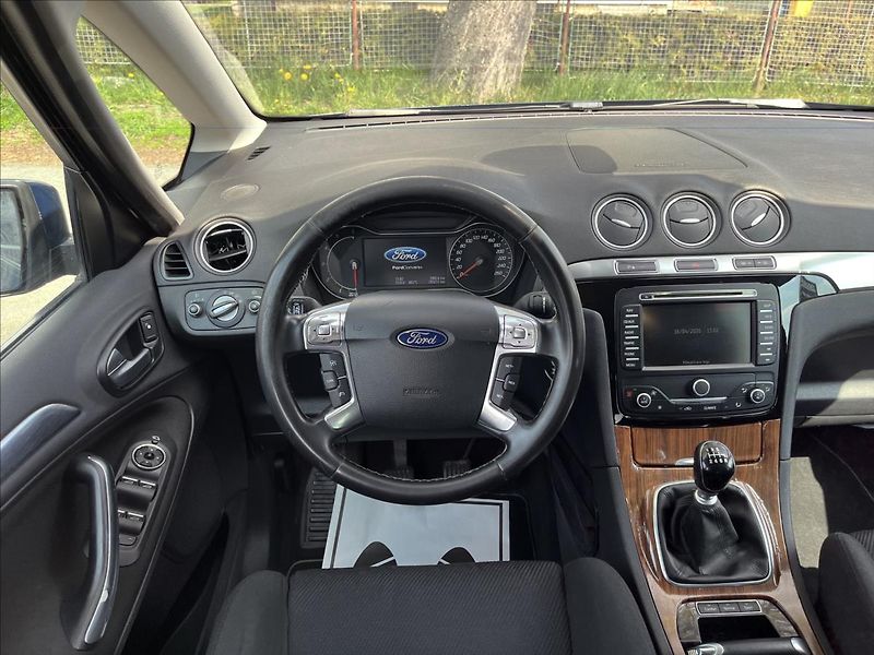 Ford S-MAX 2,2 TDCi 147kW  ACC,Xenon,Navi - fotka 15 z 45