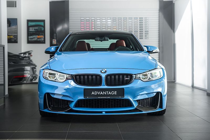BMW M4 Coupe/Merino/Ceramic/Carbon - fotka 2 z 20