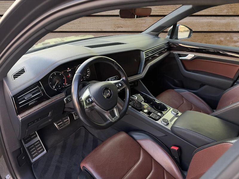 Volkswagen Touareg (2019) +DPH+BOHATÁ VÝBAVA+ - fotka 14 z 20