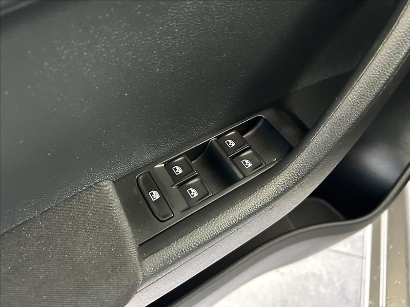 Škoda Fabia 1,2   TSI,SERVISKA,ŘEMEN - fotka 7 z 15