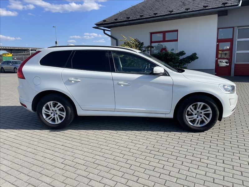 Volvo XC60 2,4 D4 Geartronic Kinetic AWD - fotka 38 z 41