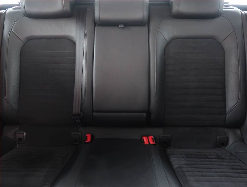 Volkswagen Passat (2017) 2.0 TDI, Automat, Kůže - fotka 10 z 16