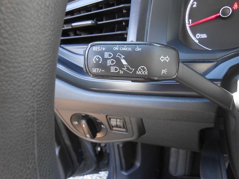 Volkswagen Polo 1.0MPi,48KW,60TKm! - fotka 27 z 35