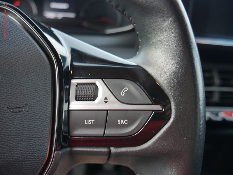 Peugeot 2008 (2020) 1.2 PT, 2.maj,ČR, AC, temp - fotka 15 z 17