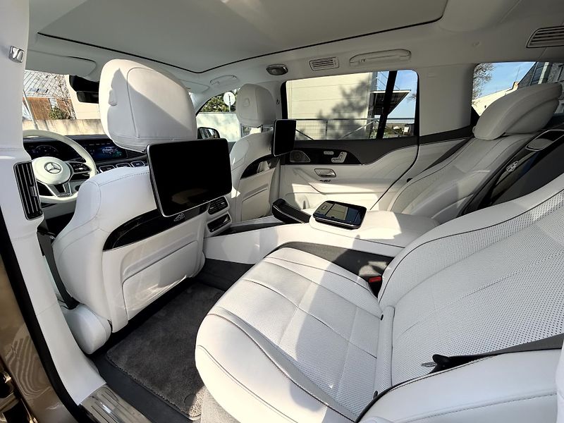 Mercedes-Benz GLS 600 4MATIC Maybach  - fotka 16 z 24
