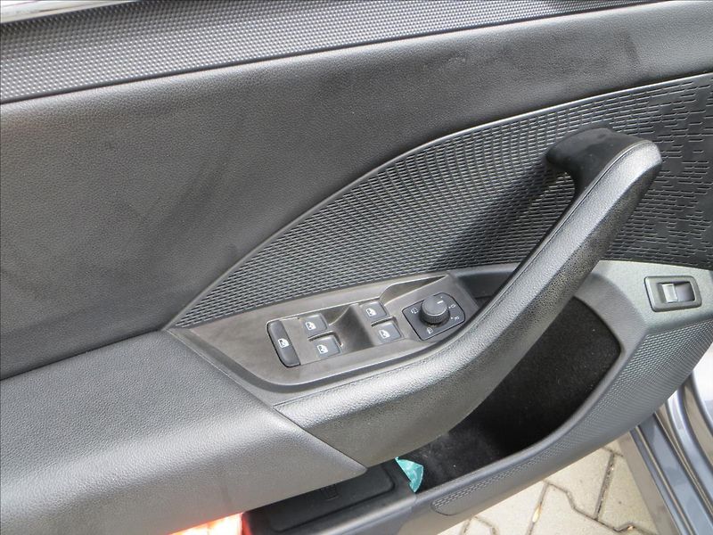 Škoda Octavia 2,0 TDI DSG Style 110kW Tažné - fotka 15 z 31