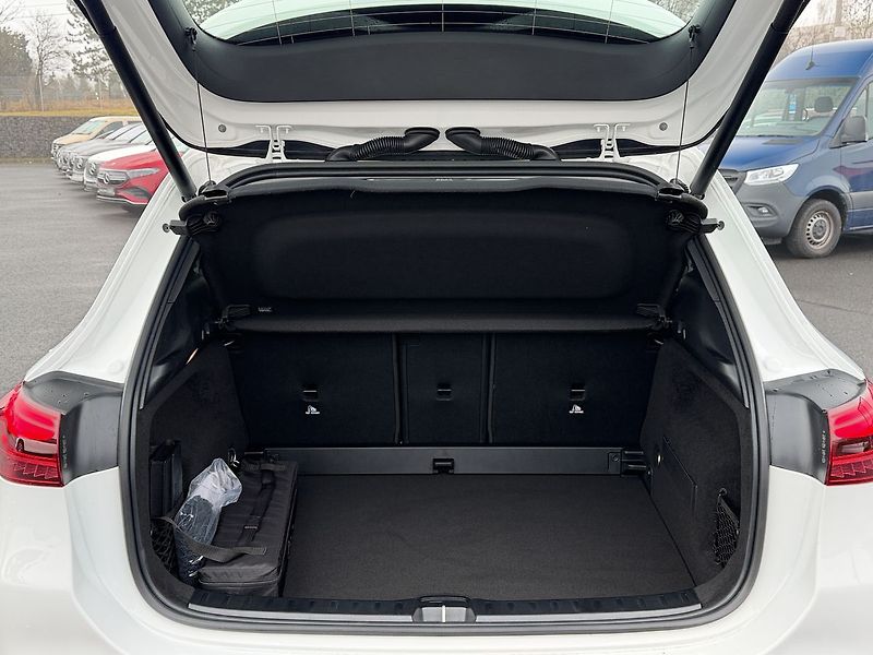 Mercedes-Benz GLA 180 d - fotka 12 z 30