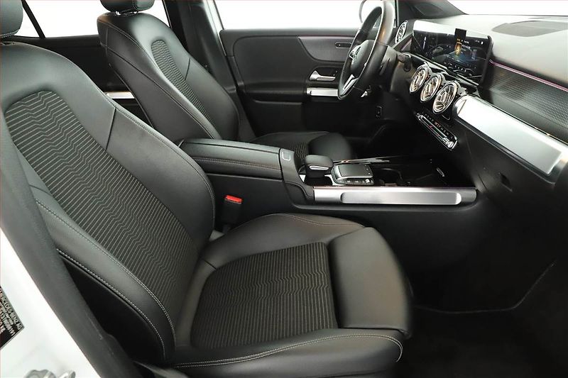 Mercedes-Benz GLB (2021) 200 d 4MATIC - fotka 7 z 21