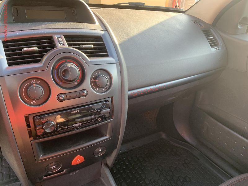 Renault Mégane (2007) 1.6 16V, ČR, AC, park.asist - fotka 14 z 17