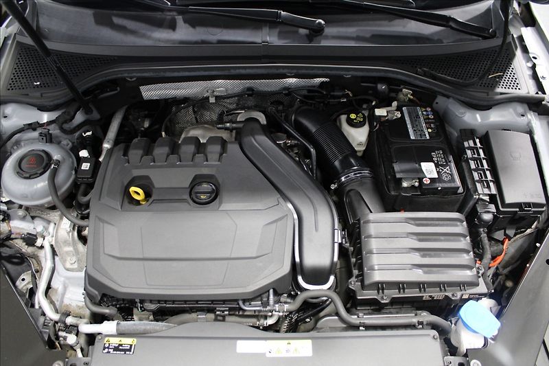 Volkswagen Passat 1,5 TSI DSG Business 1.maj. CZ - fotka 7 z 35