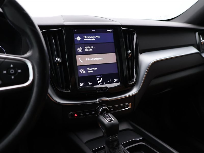 Volvo XC60 2,0 140KW D4 Momentum AWD Auto - fotka 14 z 22