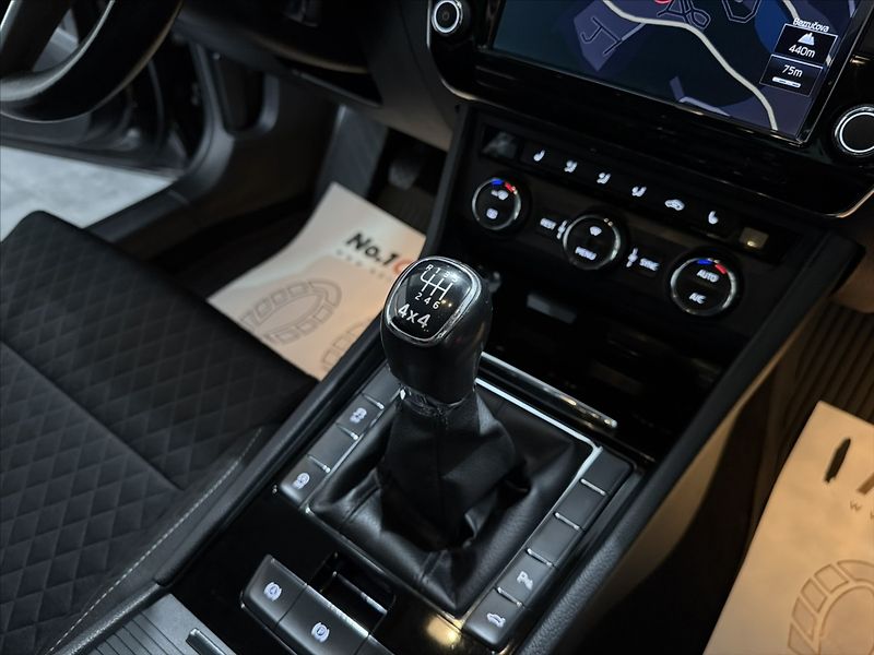 Škoda Superb 2,0   TDI 110kW STYLE 4x4 TAŽN - fotka 23 z 47