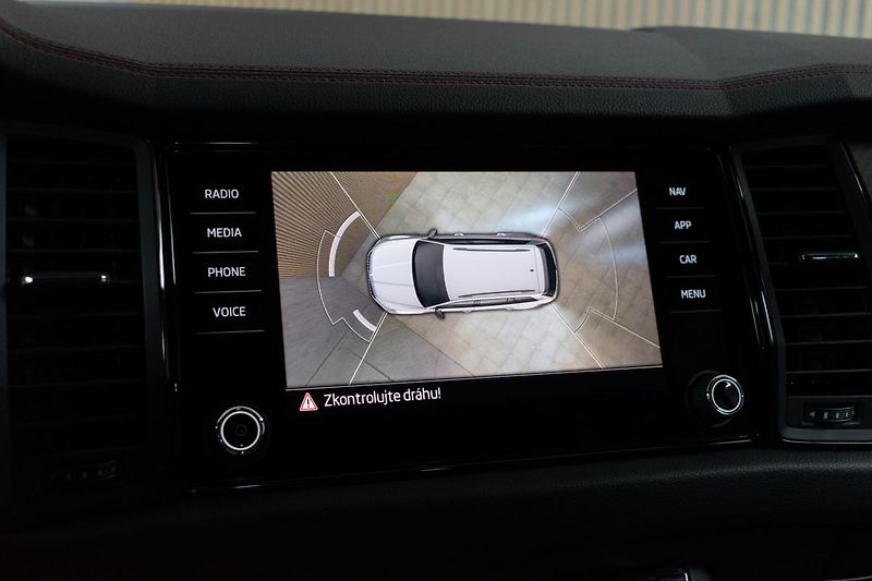 Škoda Kodiaq RS 2.0 TSI 180kW 4x4*DPH*ČR 1M - fotka 31 z 52