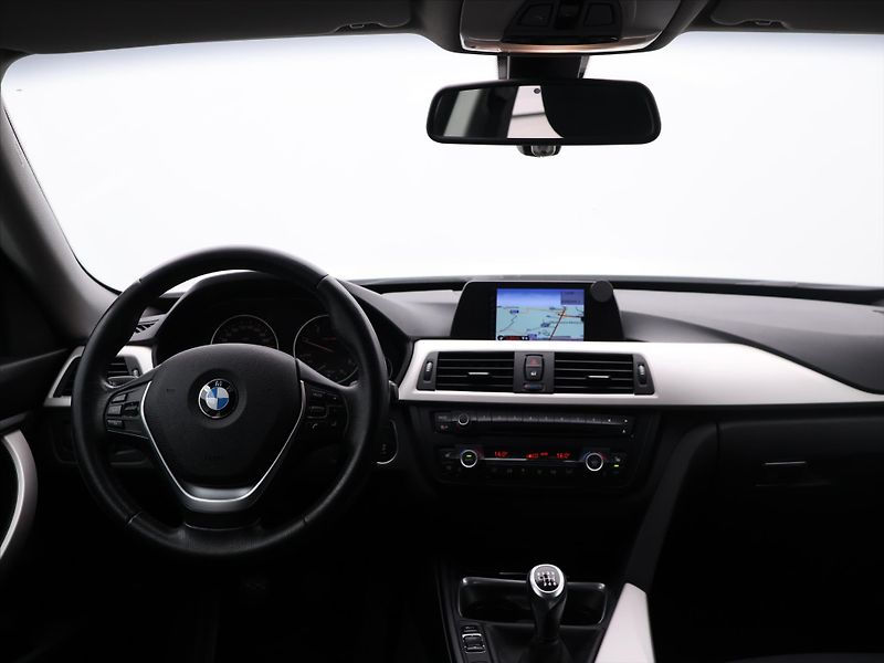 BMW Řada 3 2.0 320d 135kW GT Xenon - fotka 27 z 35