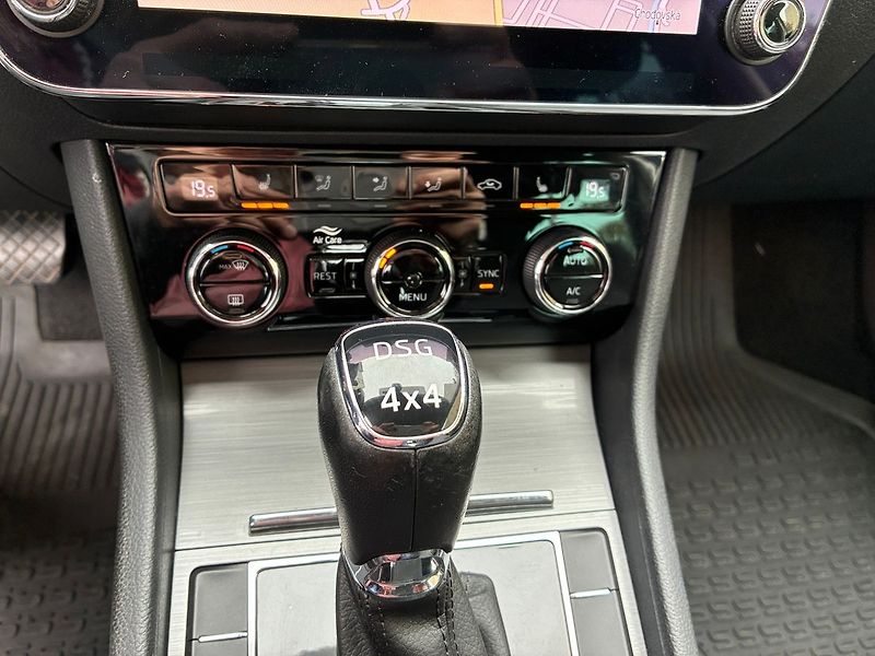 Škoda Superb 2.0 TDI 4x4 STYLE 140 kW DSG - fotka 20 z 40