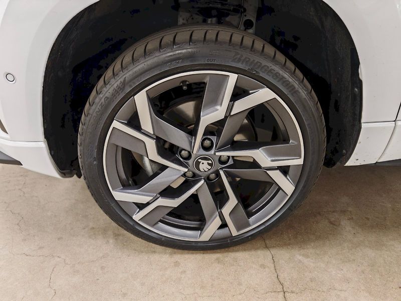 Škoda Karoq (2025) 1.5 TSI 110 kW DSG Sportline - fotka 32 z 32