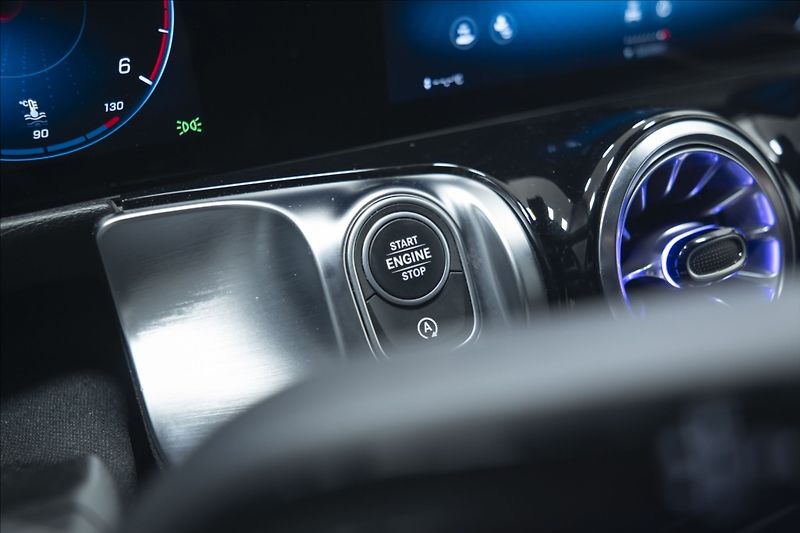 Mercedes-Benz GLB 2,0 200d 4MATIC NAVI KAMERA ČR - fotka 25 z 47