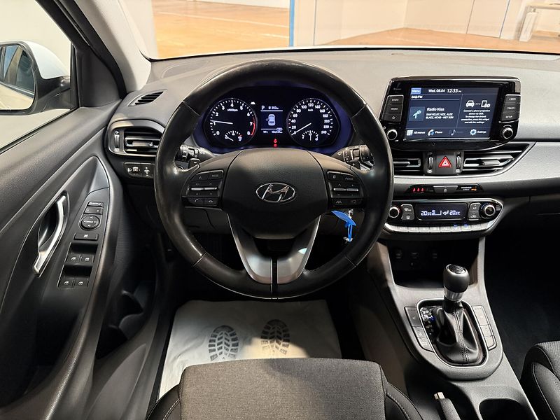 Hyundai i30 1.5 T-GDI Mild Hyb Family Smar - fotka 6 z 13