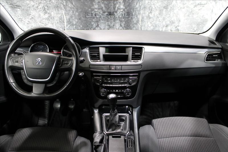 Peugeot 508 1,6 16V CZ původ, nízký nájezd - fotka 28 z 31