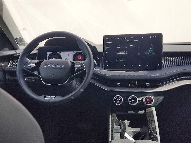 Škoda Superb (2025) L&K 2,0 Tdi 142 Kw 4x4 DSG - fotka 6 z 41
