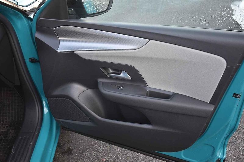 Opel Mokka je stále jedno z nejhezčích malých SUV.